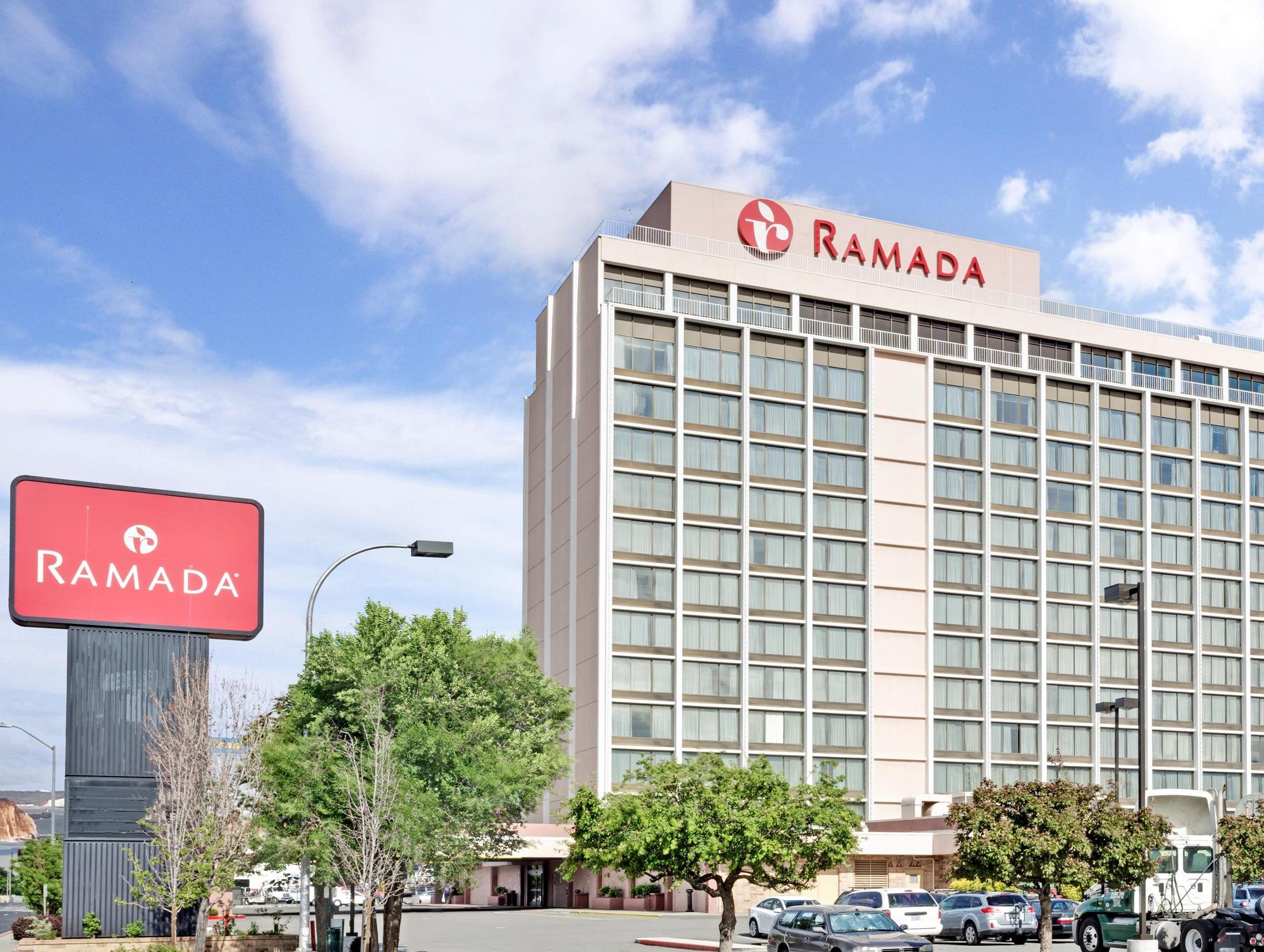 Ramada by Wyndham Reno Hotel&Casino Exterior foto