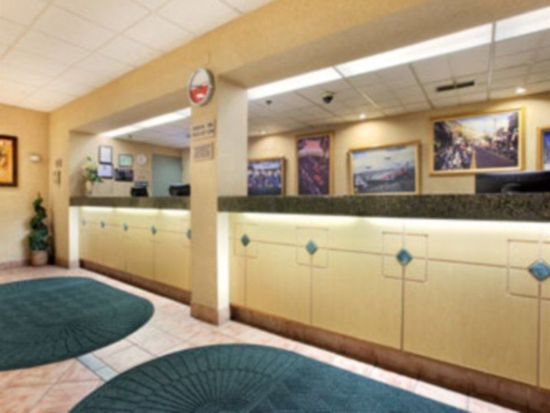 Ramada by Wyndham Reno Hotel&Casino Exterior foto